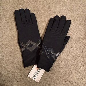 (NWT) black stretch, water-resistant driving gloves. One size fits all.